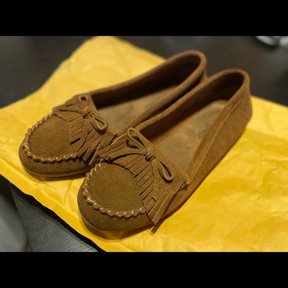 Minnetonka size 6 Kilty Moccasins
